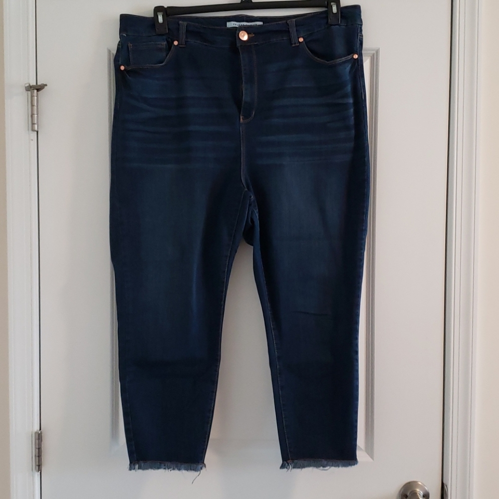 Crop Jeans with frayed hem